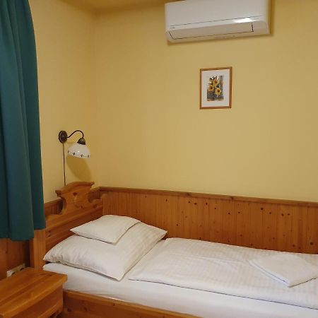 Bozi Rozi Panzio Otel Fertőboz Dış mekan fotoğraf