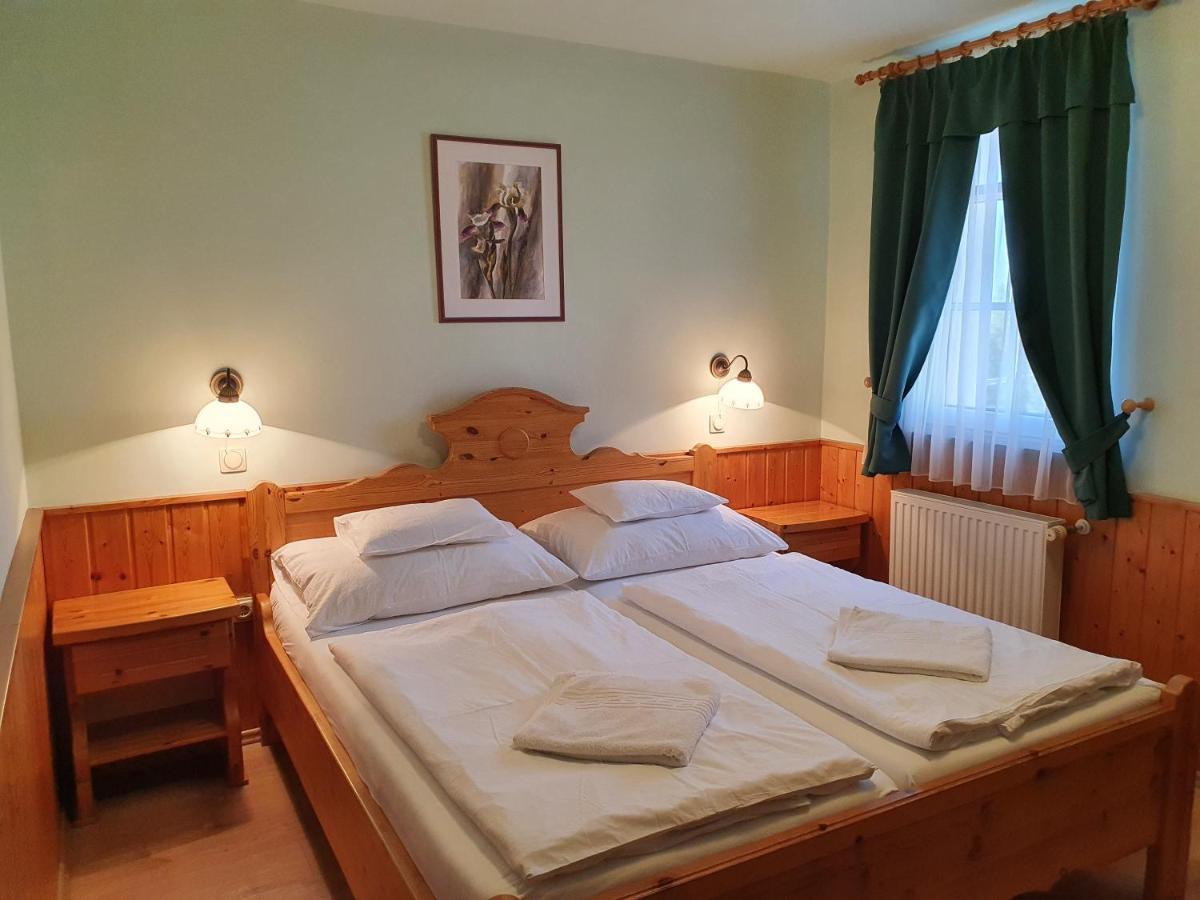 Bozi Rozi Panzio Otel Fertőboz Dış mekan fotoğraf