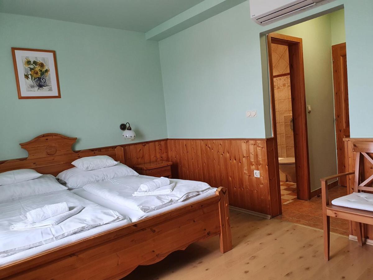 Bozi Rozi Panzio Otel Fertőboz Oda fotoğraf