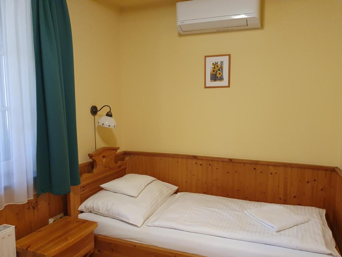 Bozi Rozi Panzio Otel Fertőboz Dış mekan fotoğraf