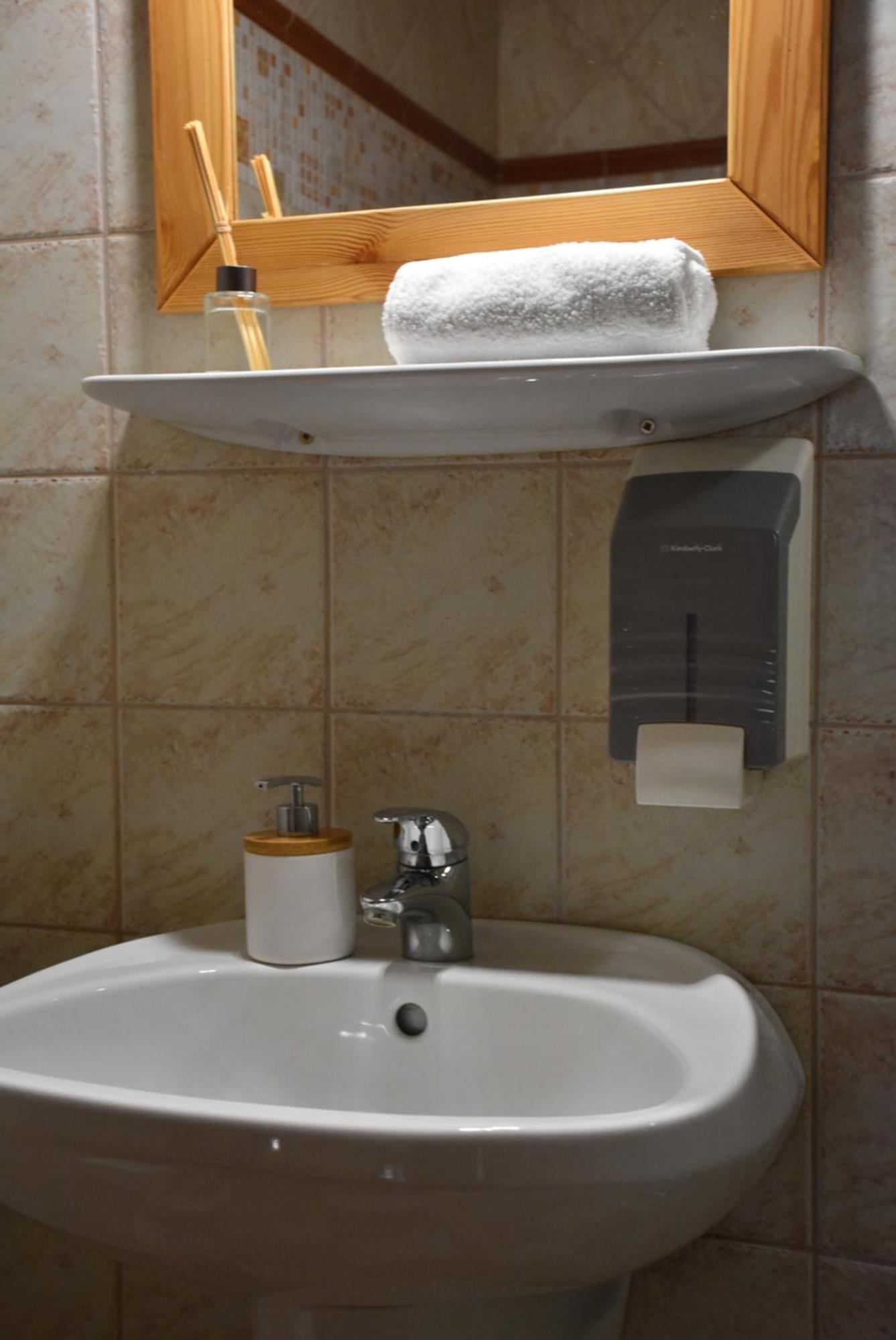 Bozi Rozi Panzio Otel Fertőboz Oda fotoğraf